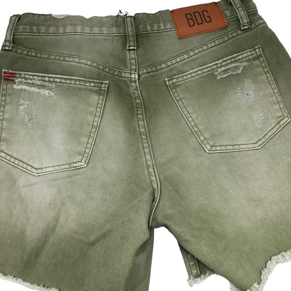 UO BDG Dropped Waist Ripped Shorts Olive Green Sz 25 High Rise Casual Boho Beach